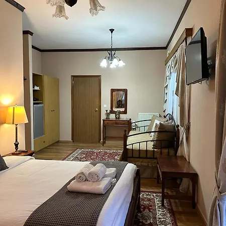 Elia Πανσιόν Αράχωβα